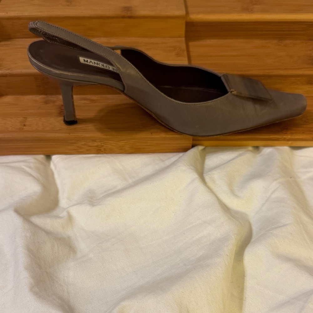 Manolo Blahnik Taupe Slingback Pumps - Picture 4 of 6